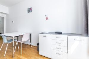 Ley City Apartments 1200