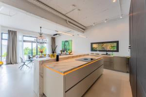 Flexible SelfCheckIns 140 - The most Luxurious Villa with Private pool in Zagreb