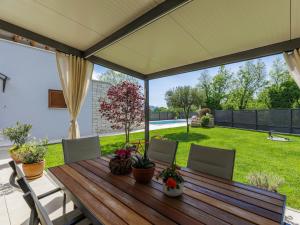 Holiday Home Villa Lora by Interhome