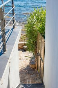 Maison sur leau-Hyères-Almanarre-Parkings Clim WIFI By HC