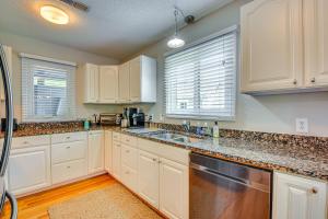 7 Mi to Clemson Stadiums Lake Keowee Getaway!