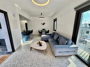 Luxury 2 Bedroom Apartment with 2 Balconys and Seaview