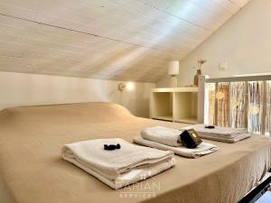 Duplex confortable avec climatisation et cour - ménage et linge inclus