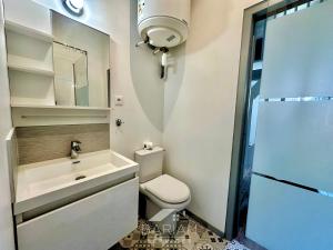 Maisons de vacances Duplex confortable avec climatisation et cour - menage et linge inclus : photos des chambres