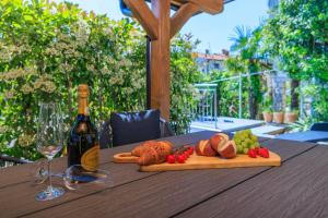 Bezauberndes Apartment nur 450 Meter zum Strand mit Aussendusche, Liegen, Meerblick