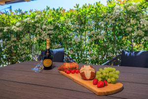 Bezauberndes Apartment nur 450 Meter zum Strand mit Aussendusche, Liegen, Meerblick