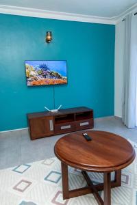 Serene 3Br Apartment in Nyali with AC, Swmming Pool & Beach Proximity