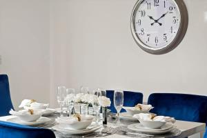 OFFERS 3 Bed House with Free Parking Ideal for Contractors or Relocation Stays Sittingbourne