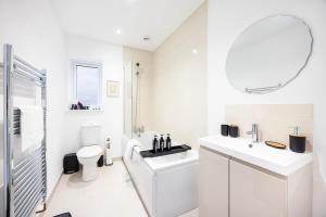 New 3 Bed House, Sittingbourne, Sleeps 7, Contractors, Families , Weekly and Monthly Offers