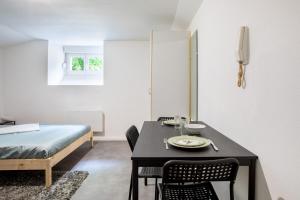 Appartements Spacieux Studio, Maison de Maitre, Parking Gratuit sur Place, MULHOUSE CENTRE : photos des chambres