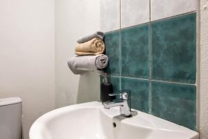 Appartements Spacieux Studio, Maison de Maitre, Parking Gratuit sur Place, MULHOUSE CENTRE : photos des chambres