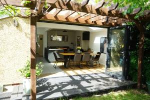 Oxfords cosiest 3 bedroom home with off street car parking