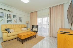 160 Lovely Apartment Alicante-Holiday