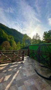 Waterfall suit bungalov