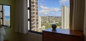 Waikiki Banyan Ocean Escape