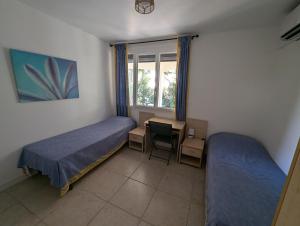 Appartements F3 RDC jardin clot et piscine privatifs, proche toutes activites ! : photos des chambres