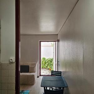 Studio calme avec petit jardinet