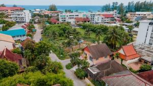 Kamala Beach House, 7-Min Walk to Beach