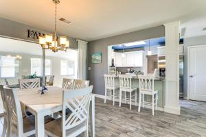 4 Mi to Venice Beach Home with Patio and Yard