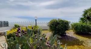 VILLA fronte mare