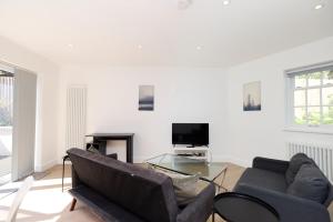 Central Tadworth Terrace Flat
