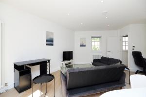 Central Tadworth Terrace Flat