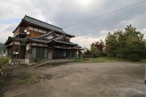 勝山貸切民泊三つ子の魂 福井県立恐竜博物館まで車で10分 発坂駅から徒歩5分