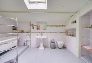 Maisons de vacances Charming home with a pool : photos des chambres