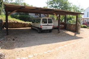 Romantisches Ferienhaus mit großem Garten 1200 qm, nah zu einem schönen Strand