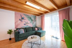 NAMASTÉ Homes - Ferienwohnung mit Balkon & Carport