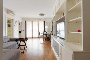 GuestHost- Milano Università Bocconi Terrace Apt