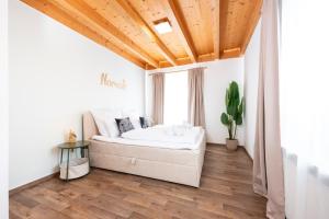 NAMASTÉ Homes - Ferienwohnung mit Balkon & Carport