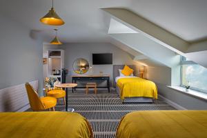 Deluxe Family Room room in The Parkavon Hotel