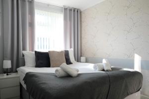 Convenient 3 Bedroom House with Garden in Luton