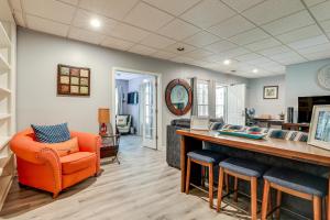 Spacious Yard and BBQ Chic Escape in Lawrenceville!
