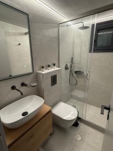 Trifhouse - Village and Sea escape