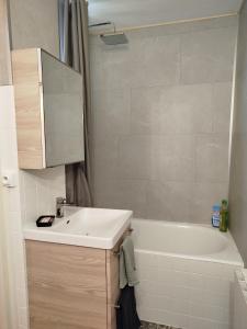 B&B / Chambres d'hotes La Tour Pom'Pin : photos des chambres
