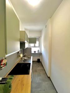 New and cozy Metro Parking Train to airport