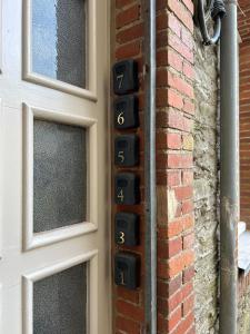 LAuthentique, Studio 1