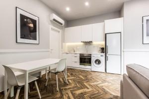 Fully Renovated 2bdrm Apartment in Kolonaki area