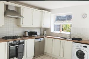 Hillwood Court By Horizon Stays