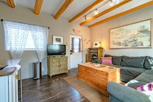 Charming Downtown Adobe Casita Spacious 450 Sq Ft, King Bed and Patio
