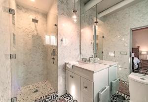 Charming Downtown Adobe Casita Spacious 450 Sq Ft, King Bed and Patio