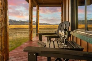 Cabin on 20 Acres, Wildlife, Big Views, Firepit, Close to Yellowstone