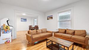 6 bedroom House Short Walk to Niagara Falls