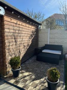 Beachside Home-Pizza Oven & Bar Close To Beach and Town