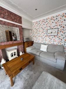 Beachside Home-Pizza Oven & Bar Close To Beach and Town