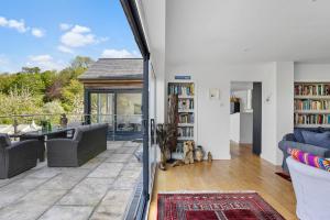 Water Edge House & Boathouse - With Swimming Pool