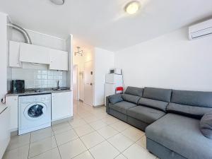 POBLAT TIPIC Piso un dormitorio y terraza