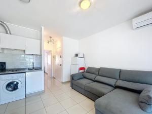 POBLAT TIPIC Piso un dormitorio y terraza